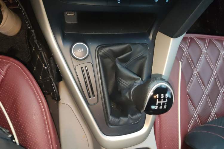 Used Ford Focus 2017 Sedan 1.6L Manual Comfort Plus SmartDrive Edition Gear Lever