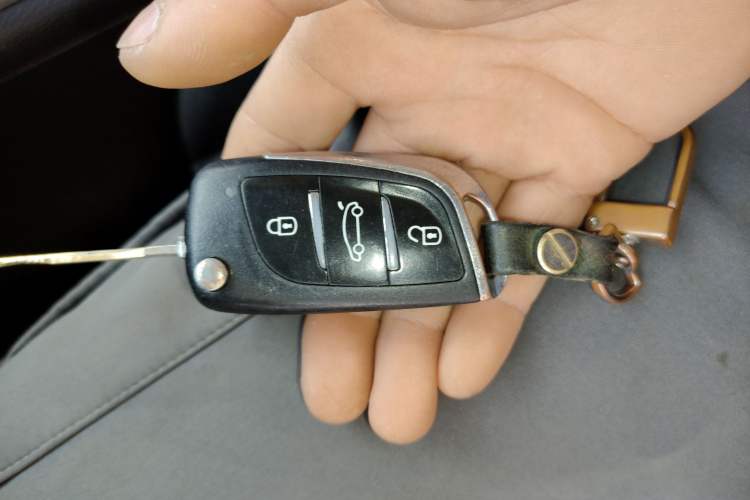 Used Nissan Tiida 2016 1.6L CVT Cool Dynamic Edition Vehicle Key