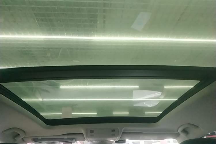 Used Volkswagen Tayron 2023 330TSI Two-Wheel-Drive Luxury Plus Advanced Version Headliner