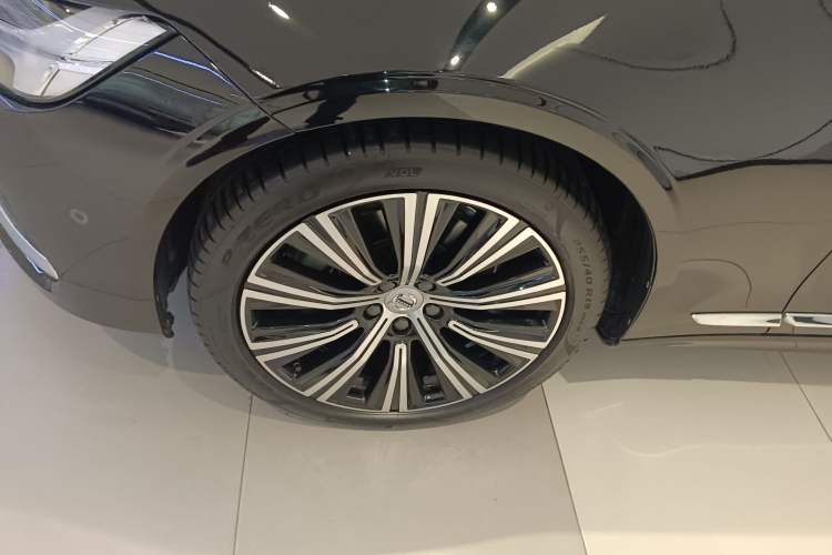 Used Volvo S90 2024 B5 Luxury Smart Edition Left Front Wheel Hub