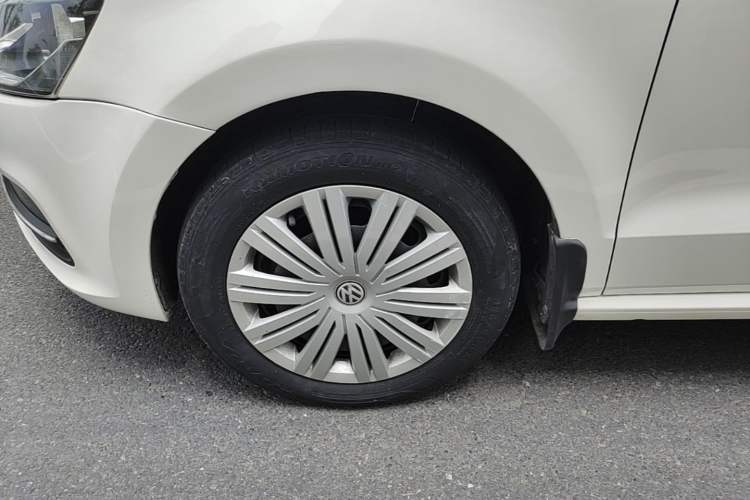 Used Volkswagen Polo 2016 1.6L Automatic Comfort Model Left Front Wheel Hub