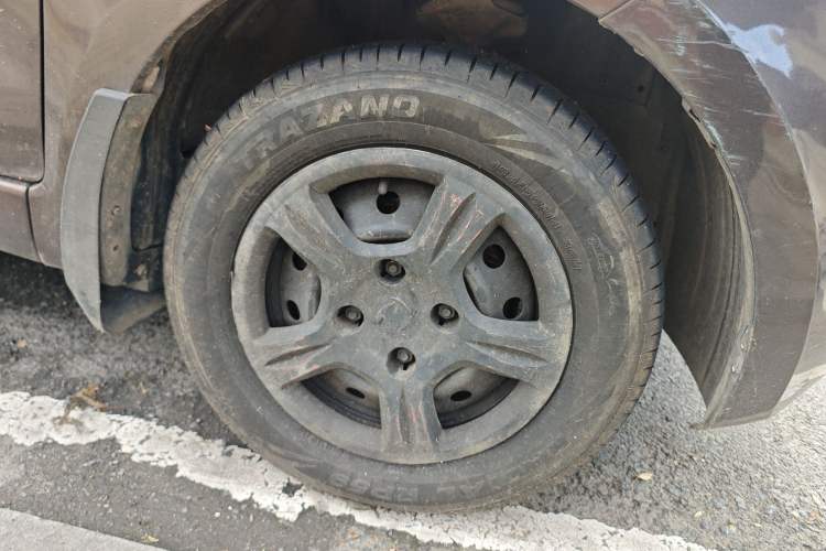 Used Dongfeng Fengon 330 2014 1.5L Manual Standard Edition DK15-02 Right Front Wheel Hub