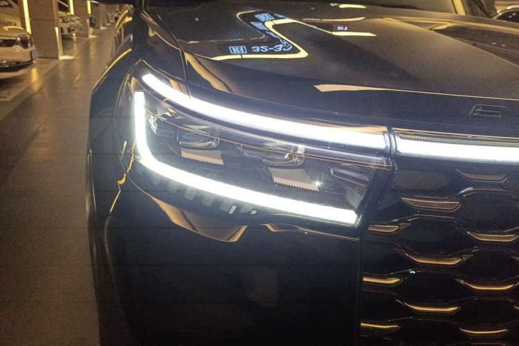 Used Ford Explorer 2023 EcoBoost 285 4x4 ST-LINE 6-Seater
