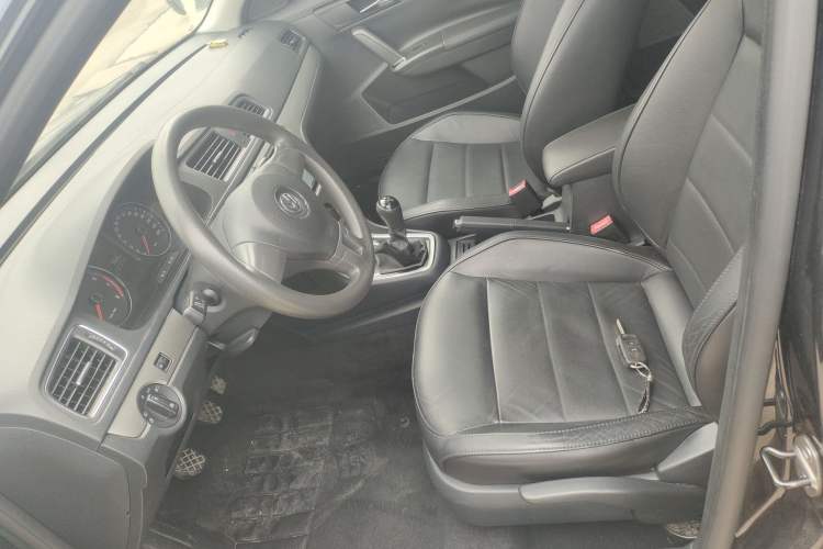 Used Volkswagen Lavida 2013 Restyled Classic 1.6L Manual Comfort Edition