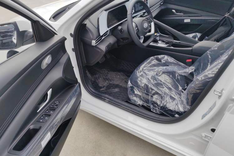 Used Hyundai Elantra 2023 1.5L CVT GLX Elite Edition Driver Seat