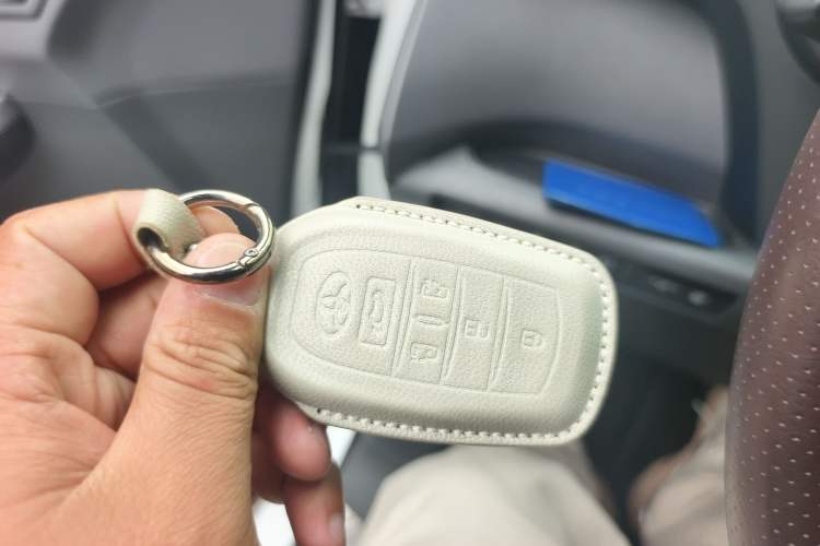 Used Toyota SIENNA 2023 2.5L Hybrid Platinum Edition Vehicle Key