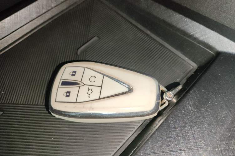 Used Changan UNI-V 2024 1.5T High-Energy Version
