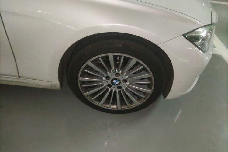 Used BMW 3 Series 2018 320Li Fashion Model Right Front Wheel Hub