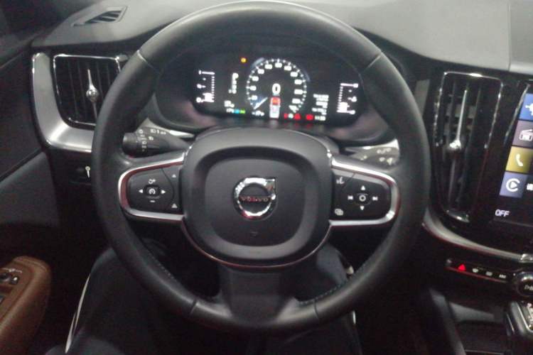 Used Volvo XC60 2021 T5 4x4 Smart Luxury Edition
