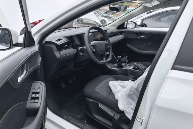 Used Roewe i5 2026 Model 1.5L Manual Comfort Version Driver Seat