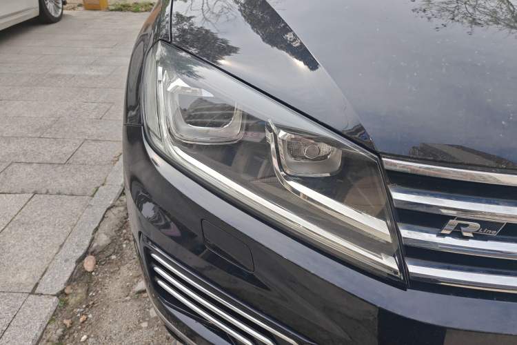 Used Volkswagen Touareg 2018 3.0 TSI Glory Collection Edition Right Front Headlight