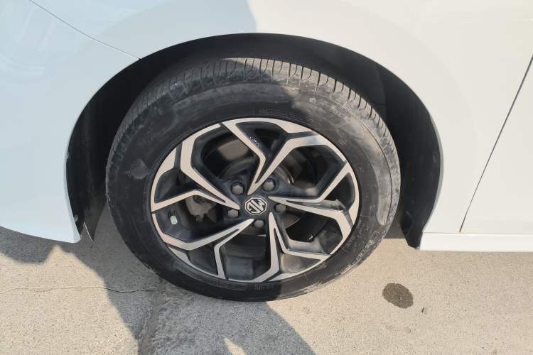 Used MG 5 2021 180 DVVT CVT Youthful Style Edition
