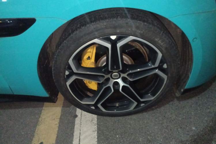 Used Xiaomi Auto SU7 2024 Four-Wheel-Drive Max Founder's Edition Right Front Wheel Hub