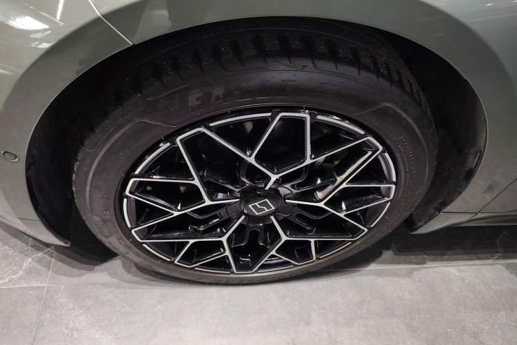 Used Zeekr 001 2024 WE Edition 100 kWh Rear-Drive Left Front Wheel Hub