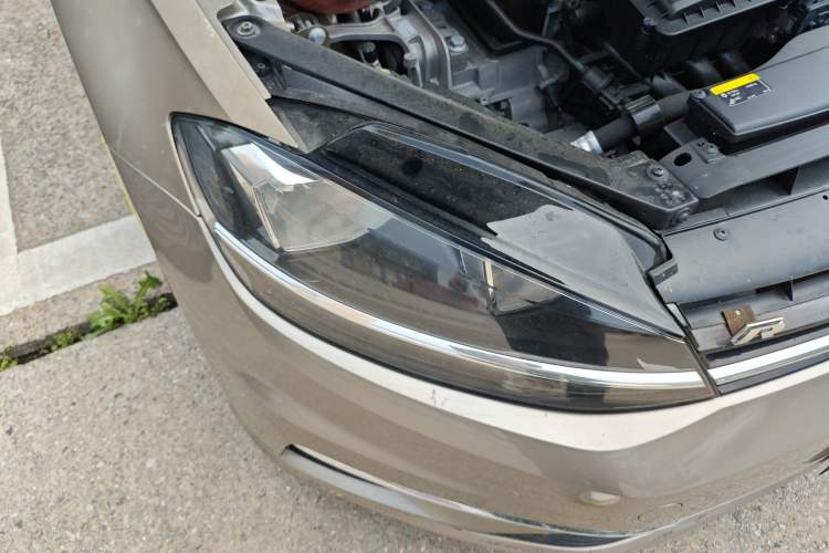 Used Volkswagen Golf 2018 1.6L Automatic Comfort Model Right Front Headlight