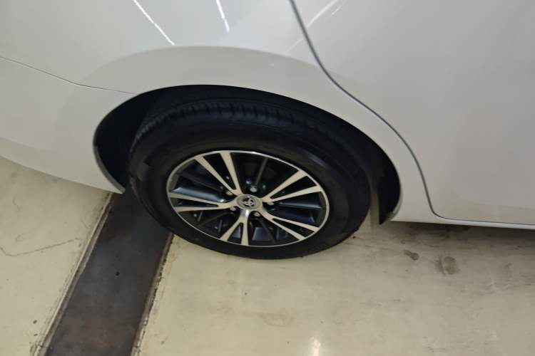 Used Toyota Levin 2016 Dual-Engine 1.8H GS E-CVT Elite Model with Sunroof
