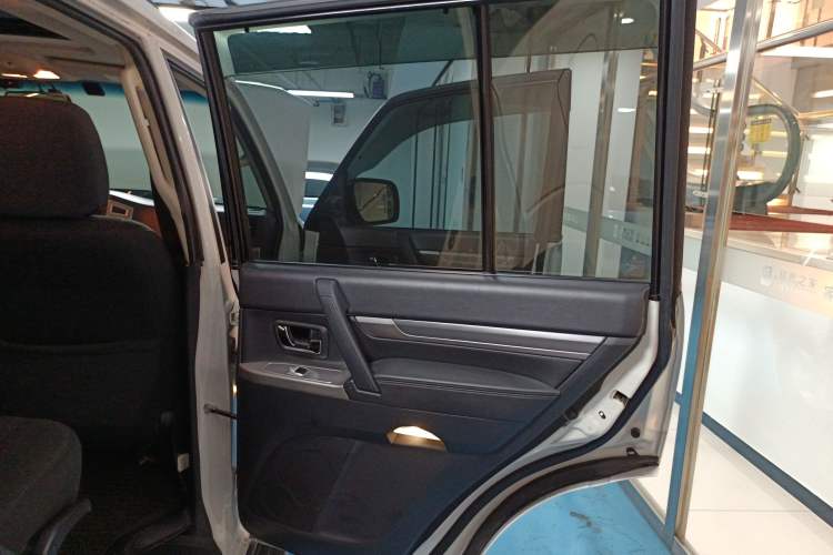 Used Mitsubishi Pajero 2018 3.0L Automatic Standard Edition
