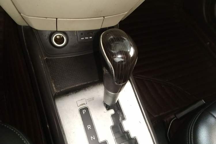 Used Hyundai Celesta 2011 1.6L Automatic Comfort Edition Gear Lever