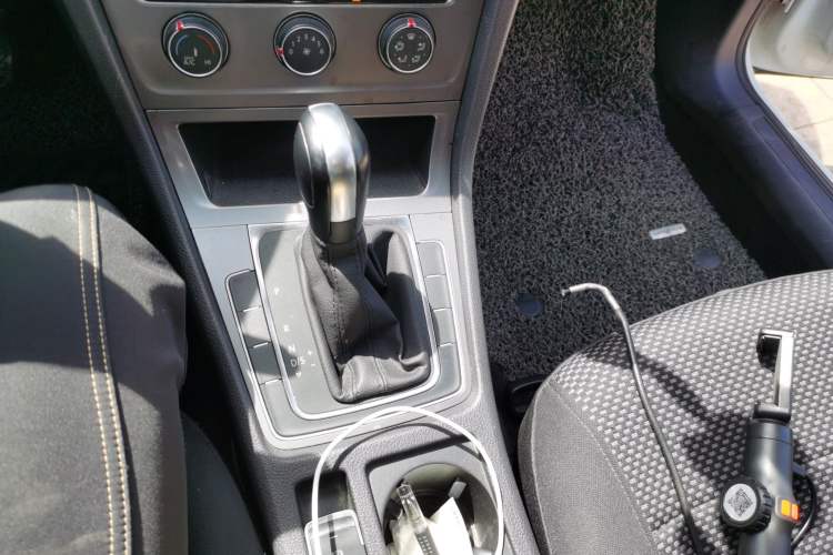 Used Volkswagen Golf 2015 1.6L Automatic Fashion Model Gear Lever