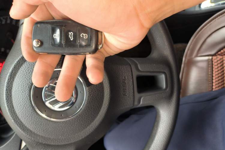 Used Volkswagen Jetta 2015 Value Edition 1.6L Automatic Comfort Version Vehicle Key