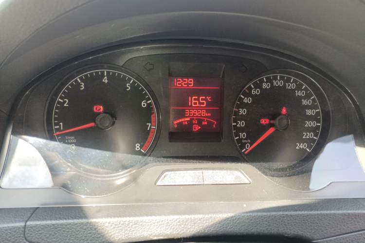 Used Volkswagen Santana 2015 1.4L Manual Fashion Edition Odometer Close Up