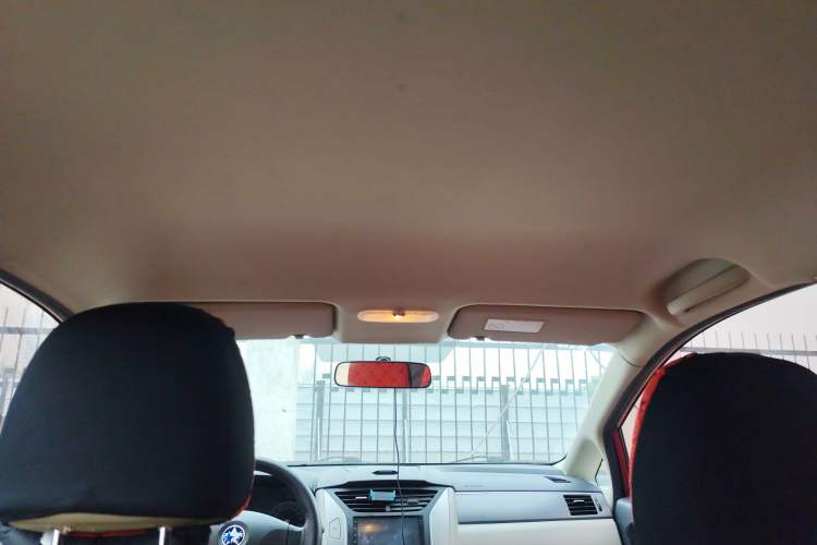 Used Venucia R50 2015 1.6L Manual Fashion Edition