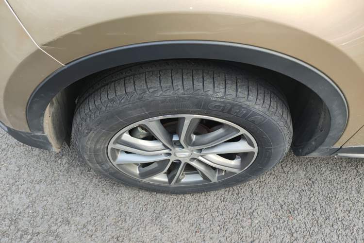 Used Geely Auto Emgrand X7 Sport 2018 1.8TD Automatic Two-Wheel Drive Smart Connect 4G Internet Edition Left Front Wheel Hub