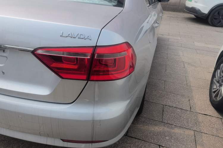 Used Volkswagen Lavida 2013 Restyled Classic 1.6L Manual Comfort Edition