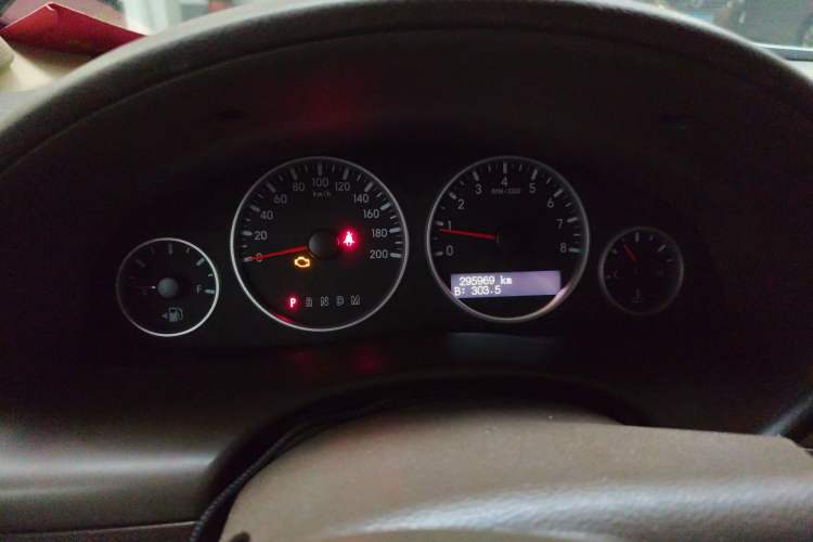 Used Buick GL8 2014 2.4L Classic Edition Odometer Close Up