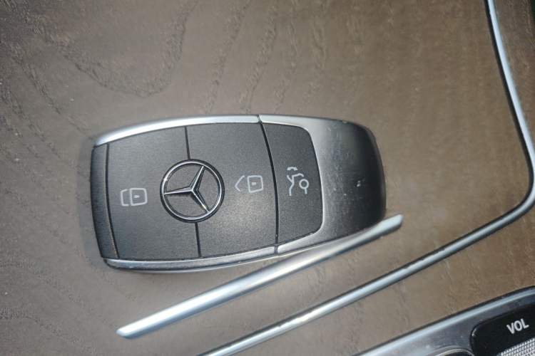 Used Mercedes-Benz GLC 2022 GLC 260 L 4MATIC Luxury Model Vehicle Key