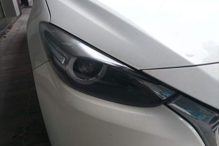 Used Mazda 3 Axela 2017 Sedan 1.5L Automatic Luxury Model Emission Standard China V Right Front Headlight