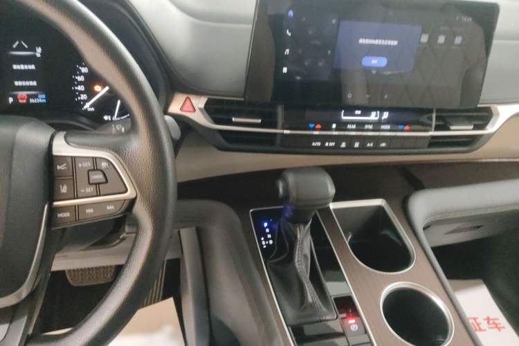 Used Toyota Granvia 2023 2.5L Hybrid Comfort Edition