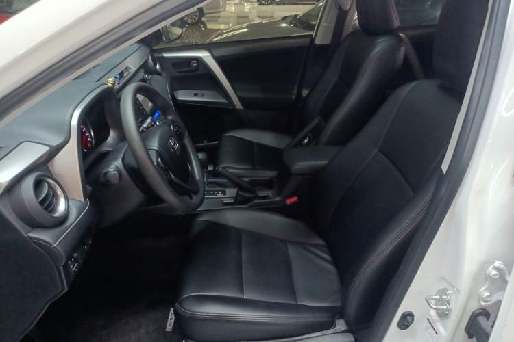 Used Toyota RAV4 2019 2.0L CVT Two-Wheel Drive Fashion X Limited Edition China V Standard
