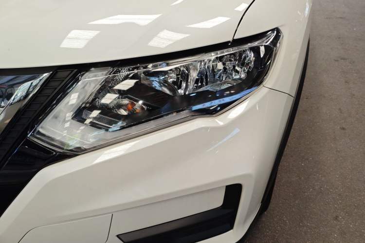 Used Nissan X-Trail 2023 Classic 2.0L Two-Wheel Drive Smart Connect & Comfort Edition Left Front Headlight