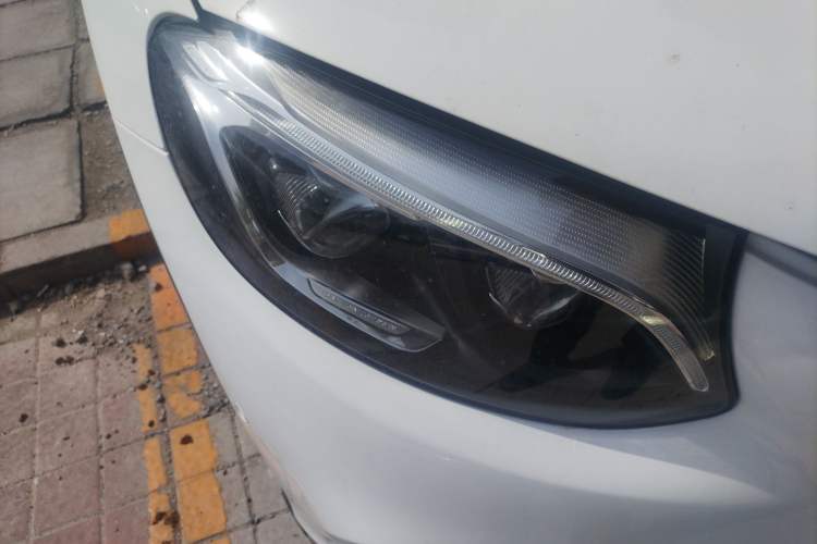 Used Mercedes-Benz GLC 2018 Refreshed GLC 300 4MATIC Dynamic Edition Right Front Headlight