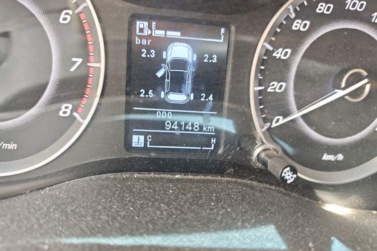 Used Baojun 560 2015 1.8L manual luxury version Odometer Close Up