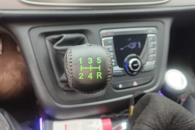 Used SAIC MAXUS G10 2025 2.0L Manual Multi-Function Version Gasoline 7 Seats Gear Lever