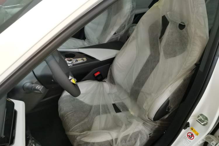 Used CHANGAN UNI-V iDD 2024 Blue Whale Smart Electric iDD 136km ZhiKu Model