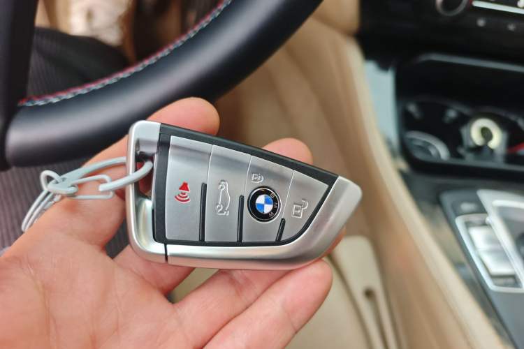 Used BMW 5 Series 2013 525Li Leading Model
