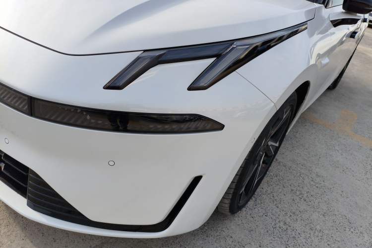 Used Lynk & Co 07 2024 EM-P 126 Long-Range Ultra Left Front Headlight