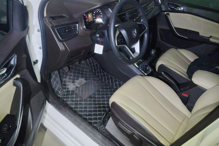 Used Baojun 310W 2017 1.5L Manual Fashion Edition China VI
