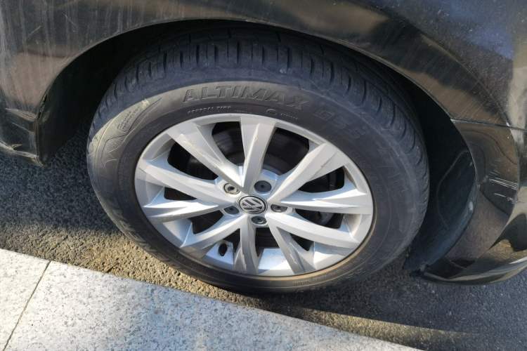 Used Volkswagen Lavida 2015 1.6L Automatic Comfort Edition
