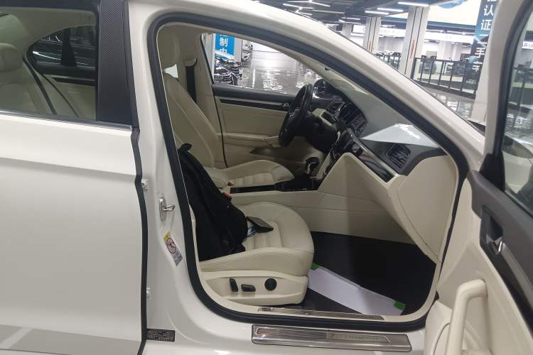 Used Volkswagen Lamando 2018 280TSI DSG Luxury Edition
