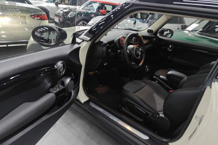 Used MINI MINI 2019 1.5T COOPER Classic Edition
