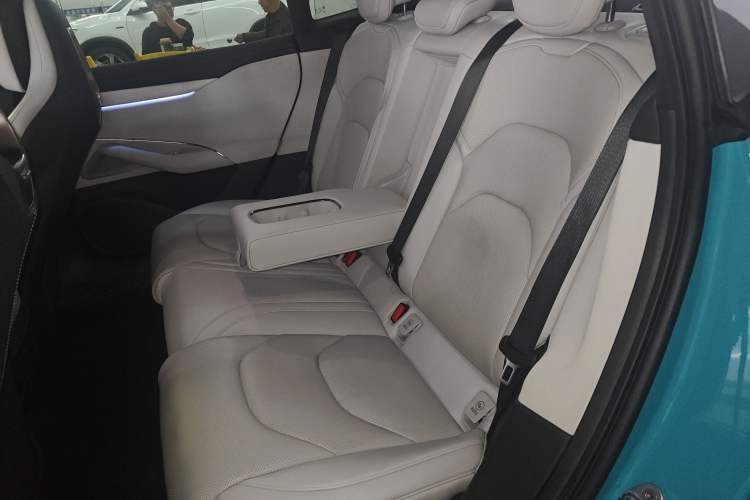 Used Xiaomi Auto SU7 2024 Four-Wheel Drive Ultra-Long Range Advanced Intelligent Driving Max Edition
