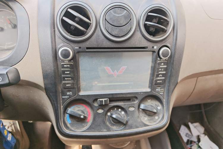 Used Wuling Hongguang 2014 1.2L Standard Model China IV Audio And AC Panel