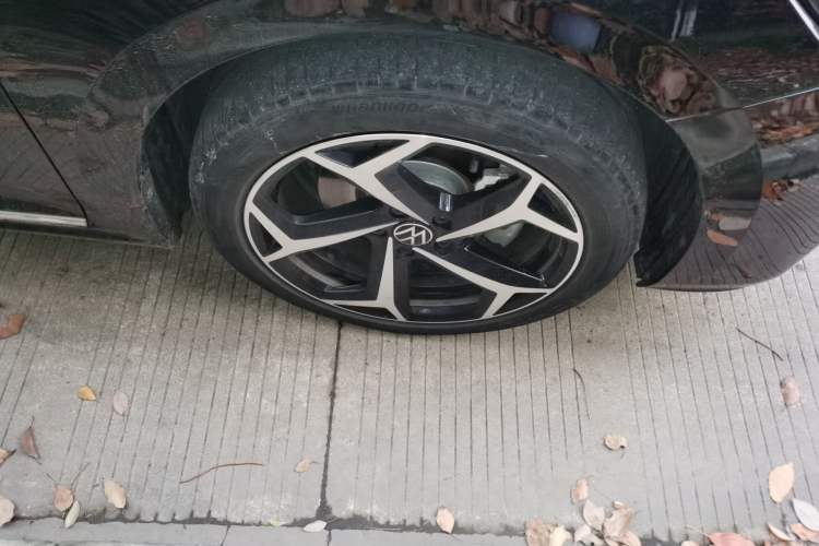 Used Volkswagen Passat 2023 Revised 330TSI Starry Elite Edition Right Front Wheel Hub