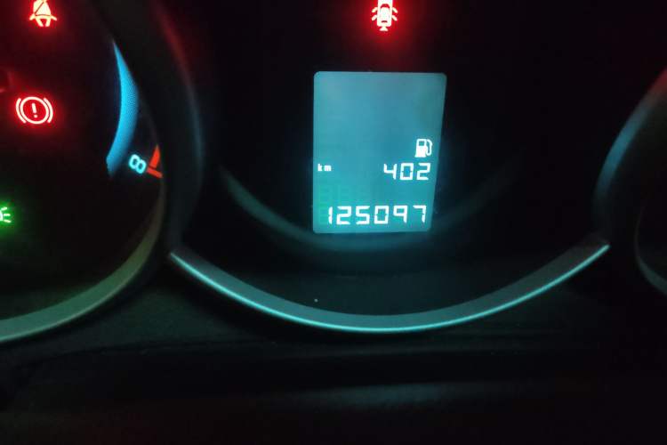 Used Chevrolet Cruze 2014 1.6L SL Millionth Anniversary Edition MT Odometer Close Up