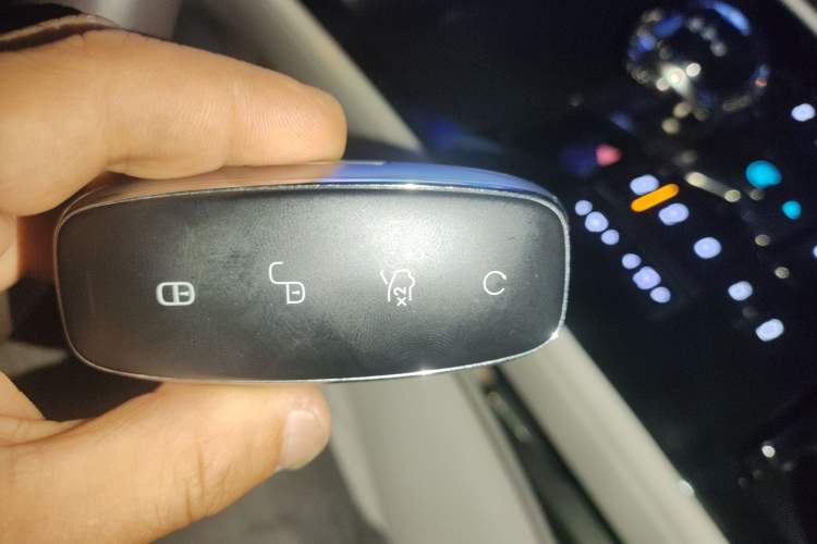 Used Denza D9 2024 DM-i 980 Four-Wheel Drive Flagship Model
