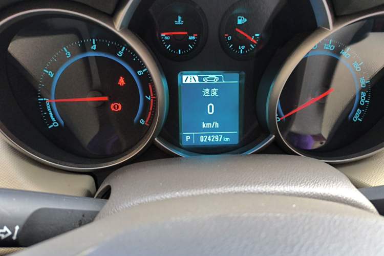 Used Chevrolet Cruze 2015 1.5L Classic SE AT Odometer Close Up